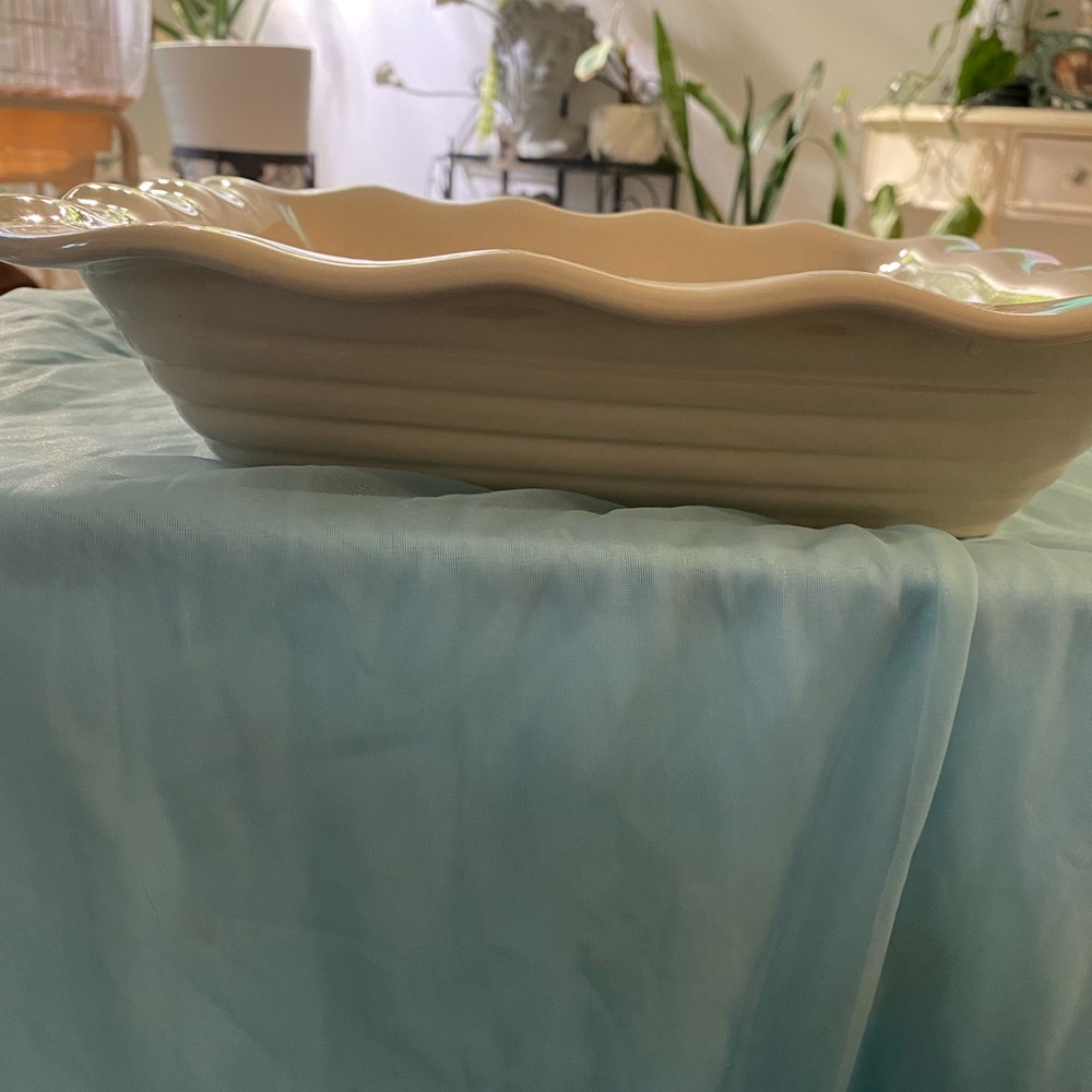SCALLOPED BAKING DISH
